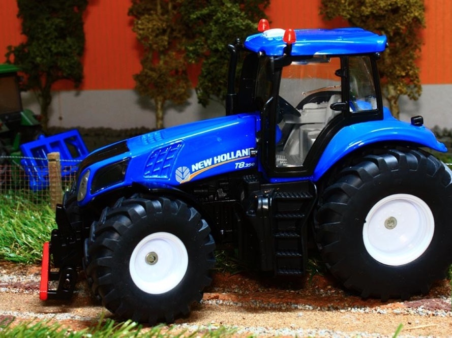 Модель трактора New Holland, синий, 1:32  